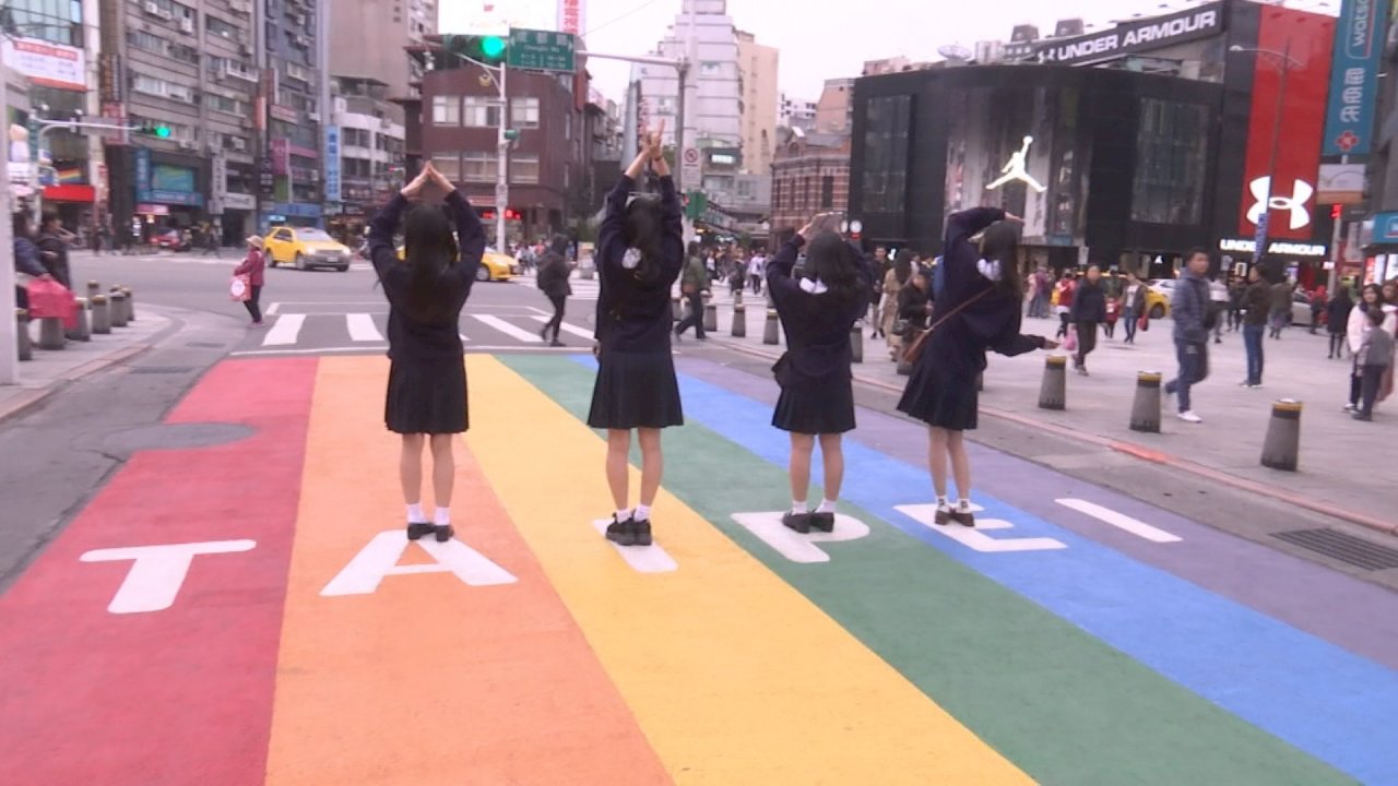 Taipei’s rainbow landmarks draw attention to LGBT rights