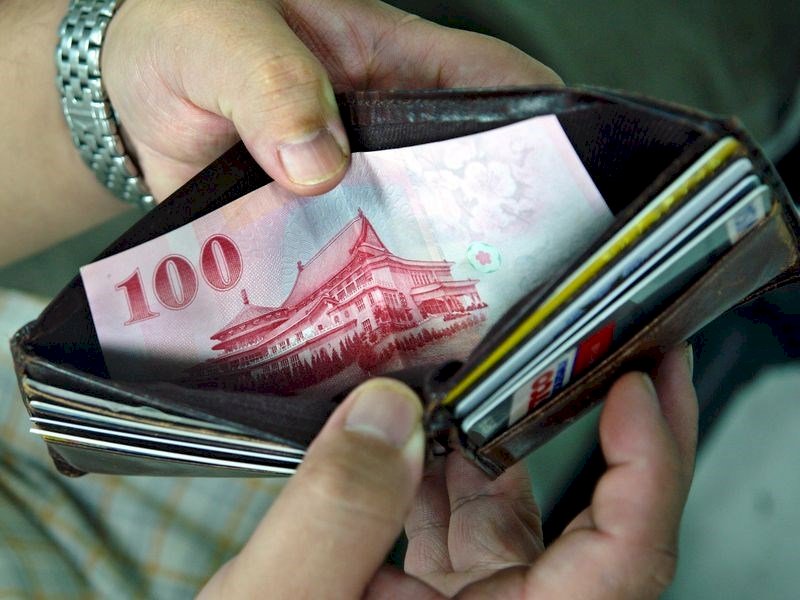 VIDEO: Raises and year-end bonuses expected to sink to six-year low