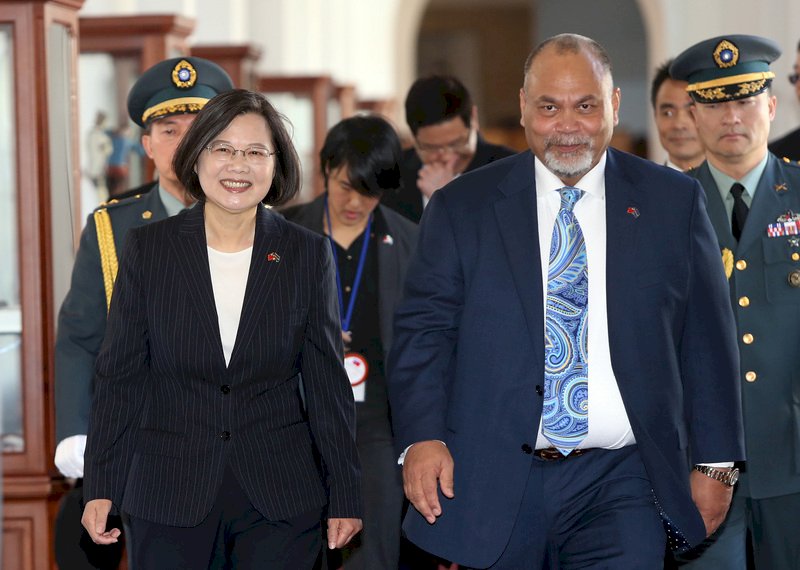 Tsai welcomes Nauruan president to Taiwan