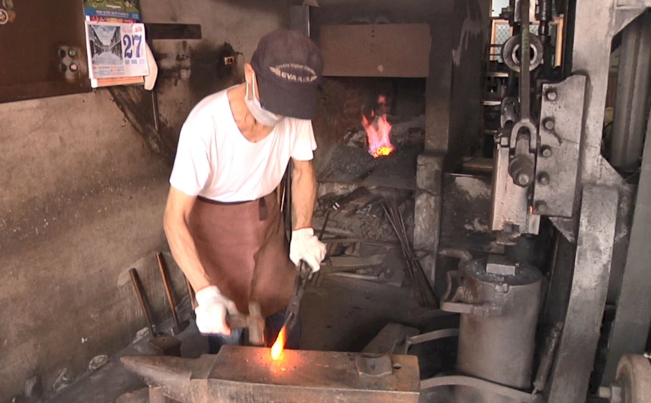 VIDEO: Old street in Puli township famous for blacksmith shops