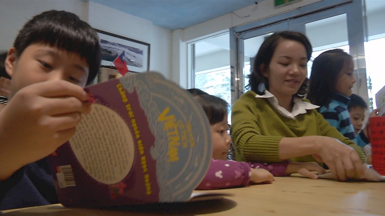 VIDEO: Vietnamese immigrant turns home into a cultural center