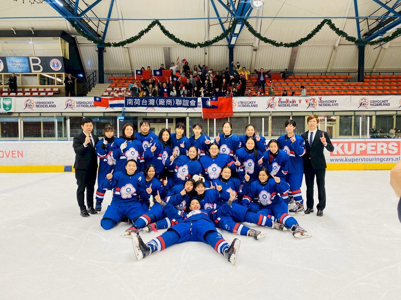 Taiwan women’s under-18 ice hockey team wins gold in Finland
