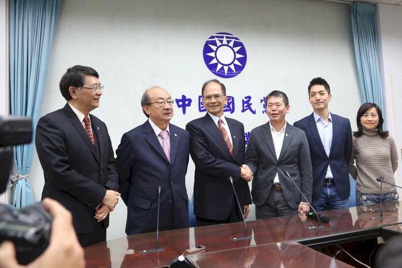 Legislative Speaker Yu Shyi-kun meets with KMT caucus