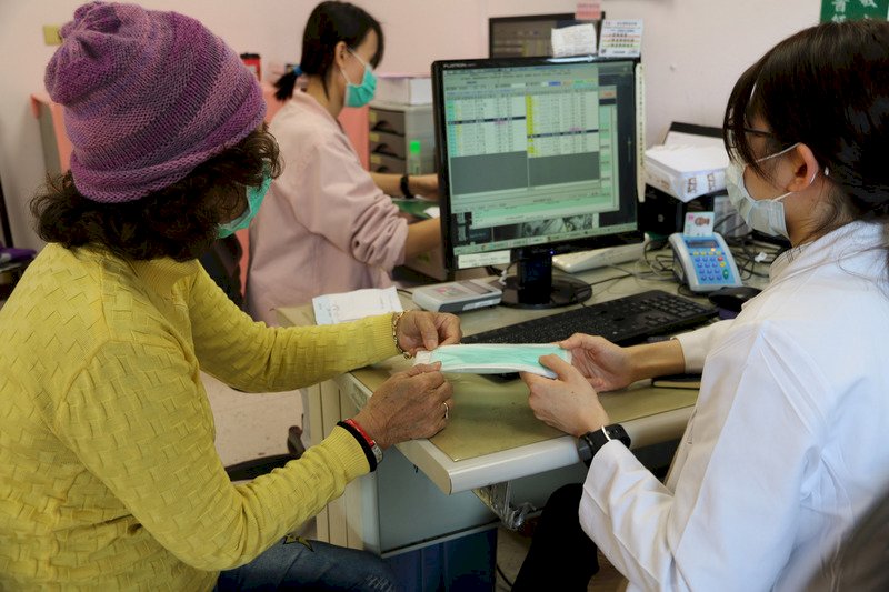 COVID-19 brings drop in number of trips to see doctors