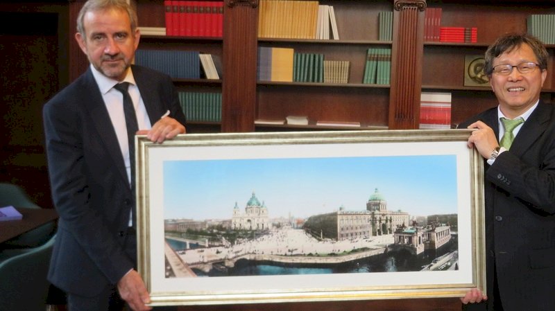 Taiwan donates restored vintage photos to German library