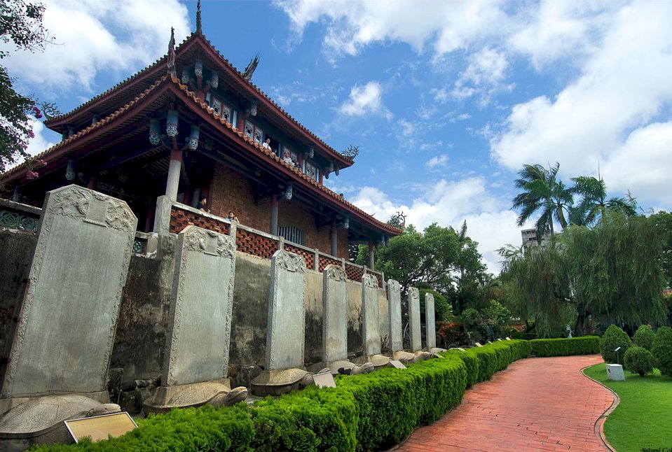 VIDEO: COVID-19: Visitors to Tainan sites must leave personal info