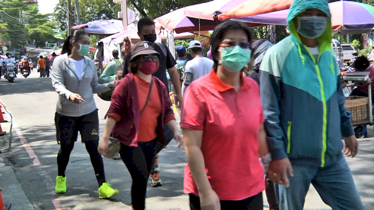 VIDEO: COVID-19: Popular Taichung spot caps visitor numbers
