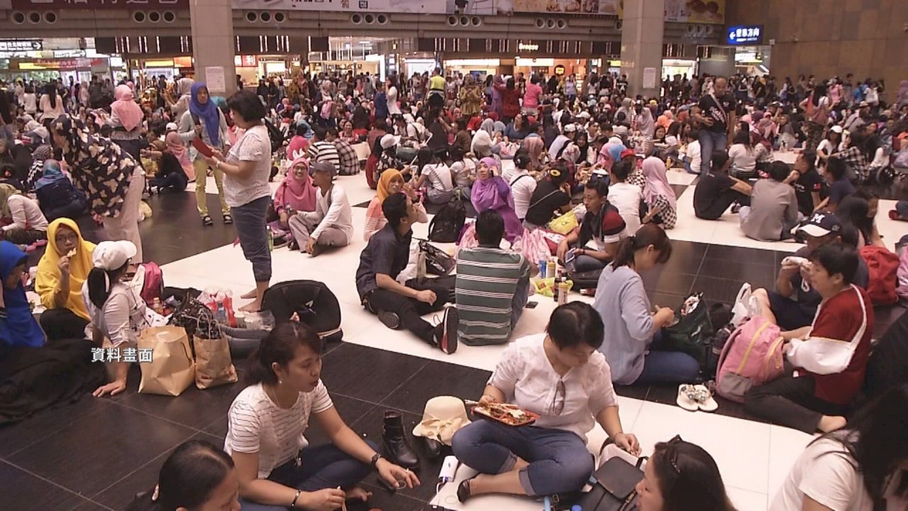 VIDEO: Migrant workers decry possible ban on gatherings in Taipei station