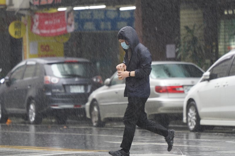 Weather bureau issues heavy rain warnings for most of Taiwan