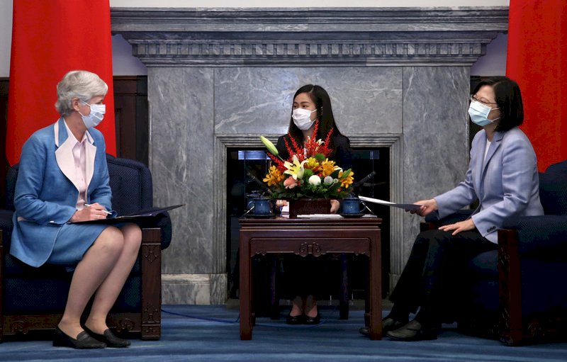 Tsai meets with UK representative to discuss Hong Kong protests