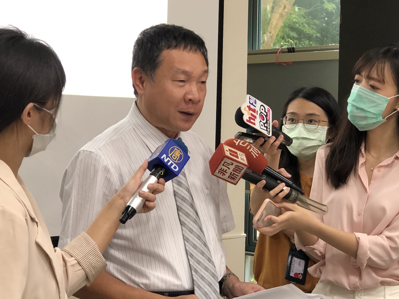 Taiwan's economy heats up, scholars warn export risks loom in second half