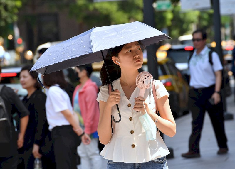 VIDEO: Rising temperatures raise concerns for outdoor workers’ safety