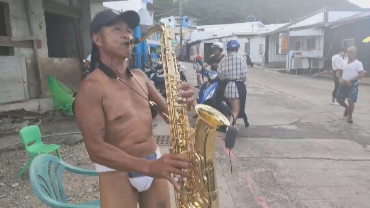 VIDEO: Orchid Island’s sole street artist a tourist attraction