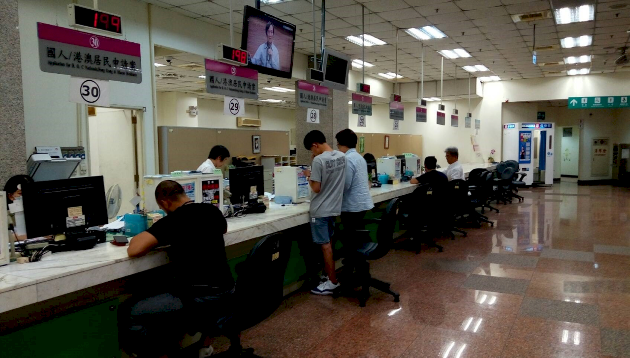 Gov’t to remove quota on overseas Taiwanese applying for residency