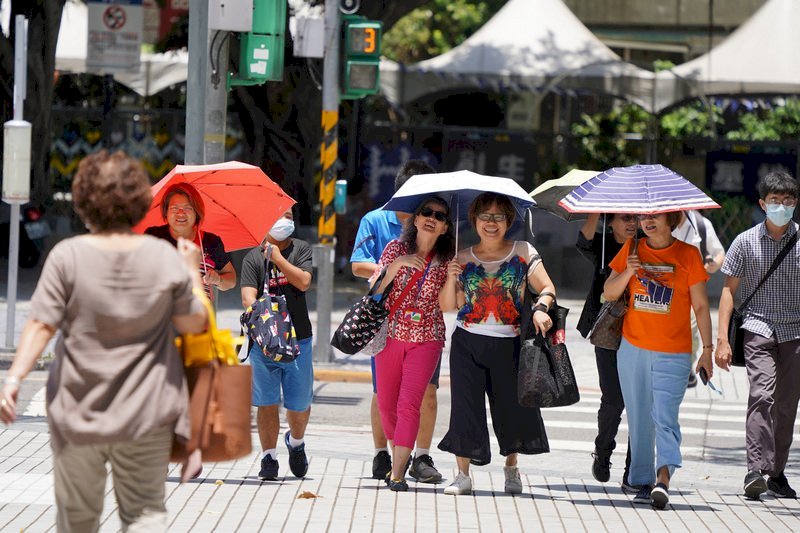 VIDEO: Taiwan bracing for another week of sweltering heat