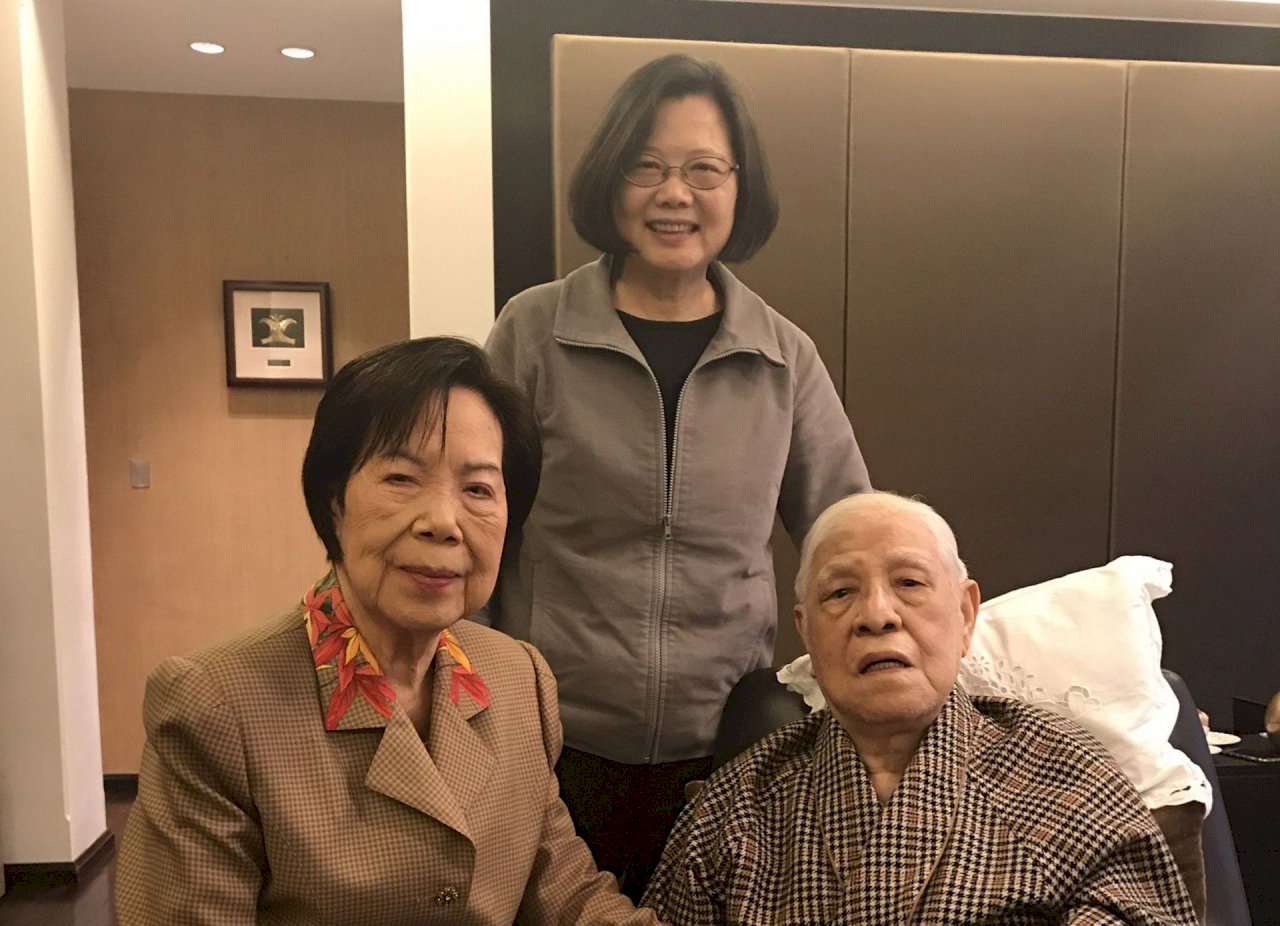 Hospital says rumors of Lee Teng-hui’s death untrue