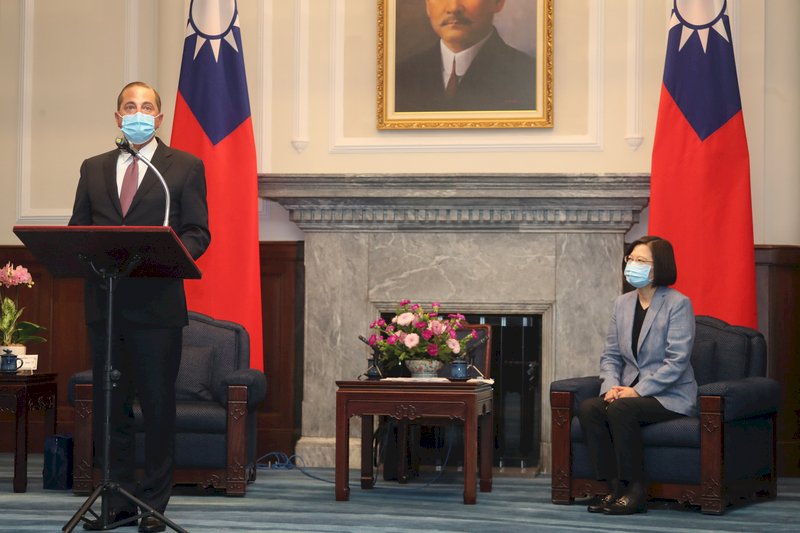 Tsai meets with US Secretary of Health and Human Services Alex Azar