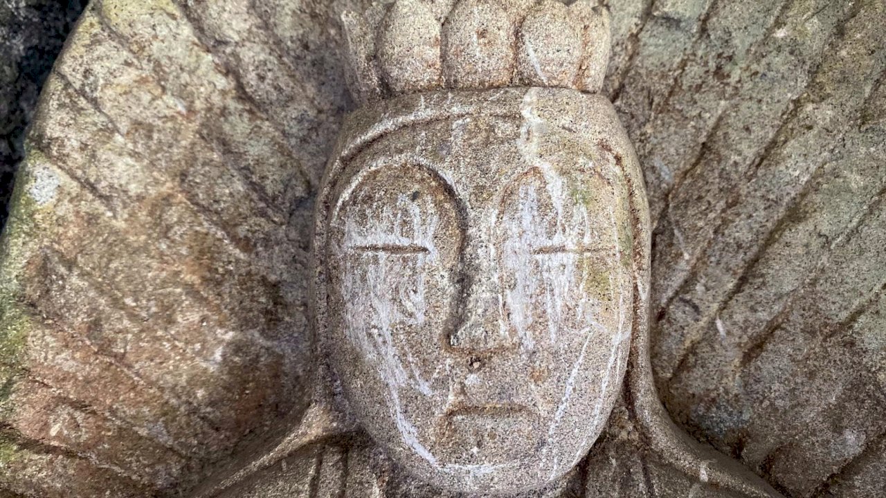 Historic Buddha statue on Taroko Nat’l Park trail defaced