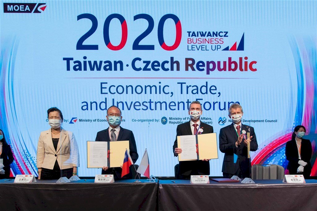 Taiwanese and Czech officials sign multiple MOUs on cooperation