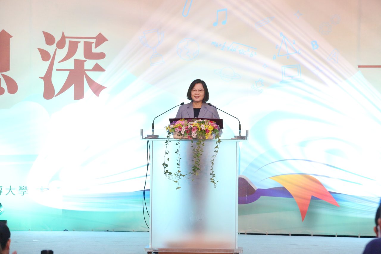 Teachers helping keep schools open during pandemic: Tsai