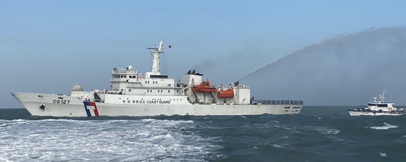 Coast Guard chases off Chinese sand dredgers from Matsu Islands