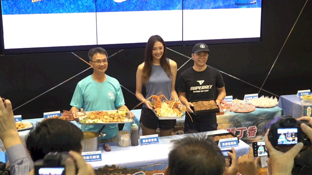 Video: Penghu marathon offers a good workout—and fresh seafood