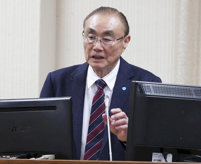 Veterans Affairs Council head against removing Chiang statues