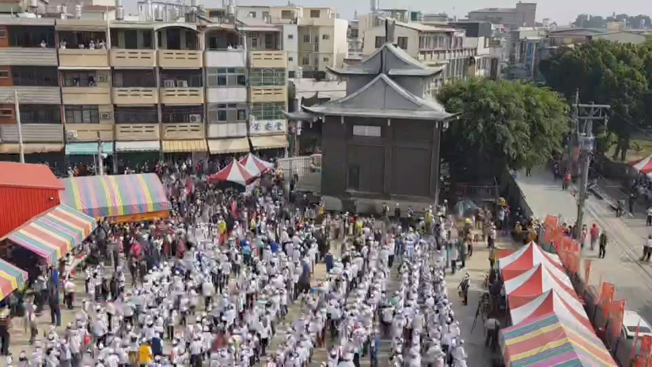 VIDEO: 1,200 people try to move 1,200-ton Pingtung temple