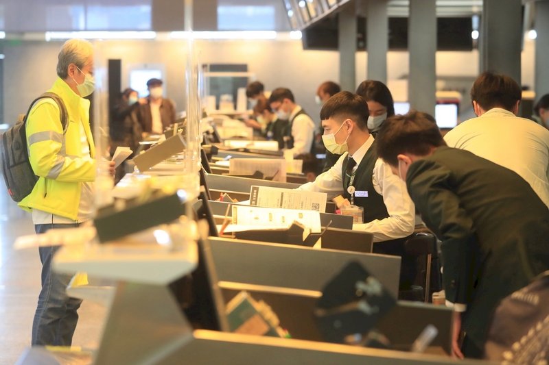 Gender pay gap narrows over the past decade: Labor Ministry