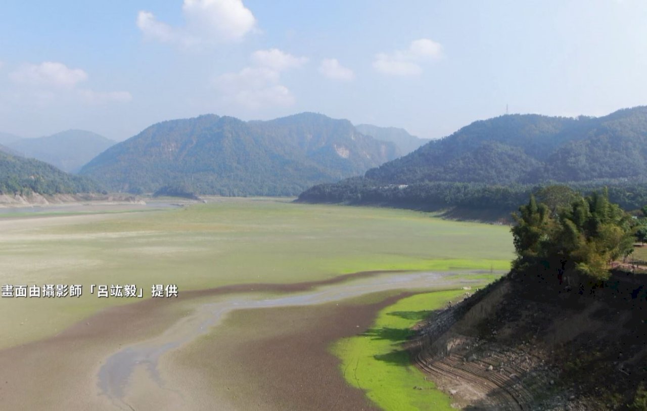 Video: Parched reservoirs begin drying up