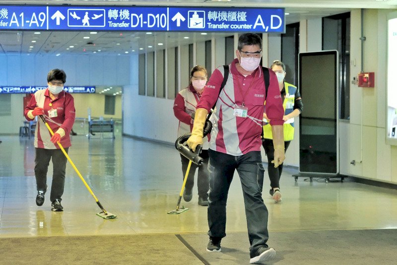 Non-resident foreigners to be denied entry beginning January 1, after COVID-19 variant found in Taiwan