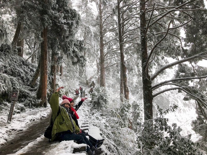 Cold snap brings snow to Yangmingshan and Hehuanshan