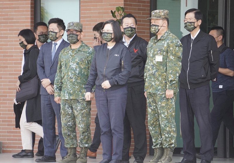 President visits troops ahead of Lunar New Year holiday