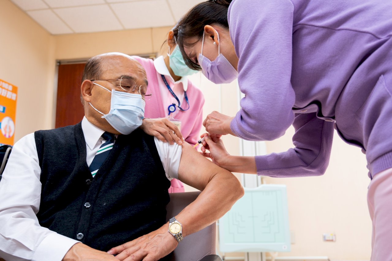 Taiwan begins COVID-19 vaccination
