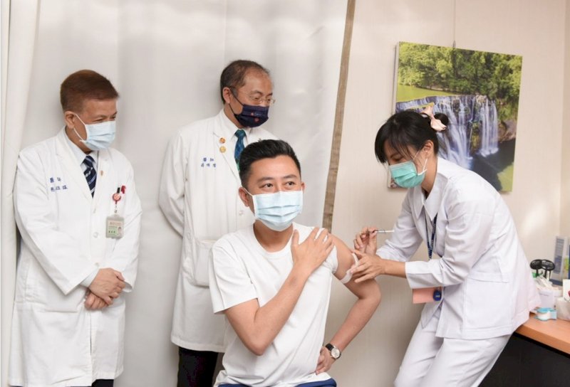Taiwan expands vaccine eligibility