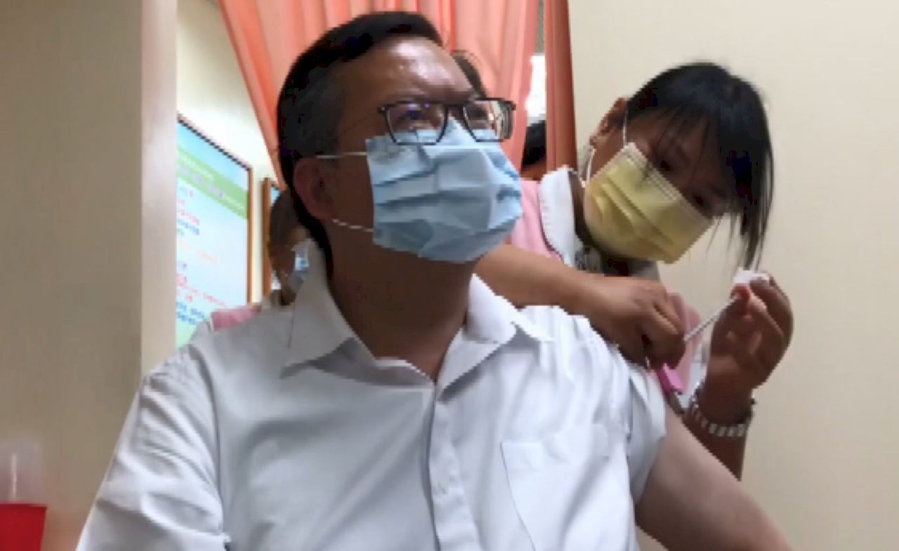 VIDEO: Newly-eligible groups get AstraZeneca vaccine