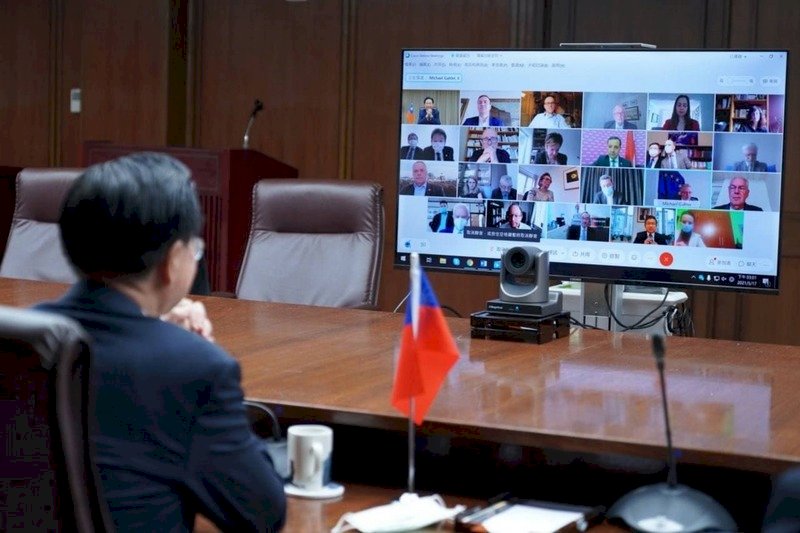 Foreign minister welcomes new addition to Formosa Club