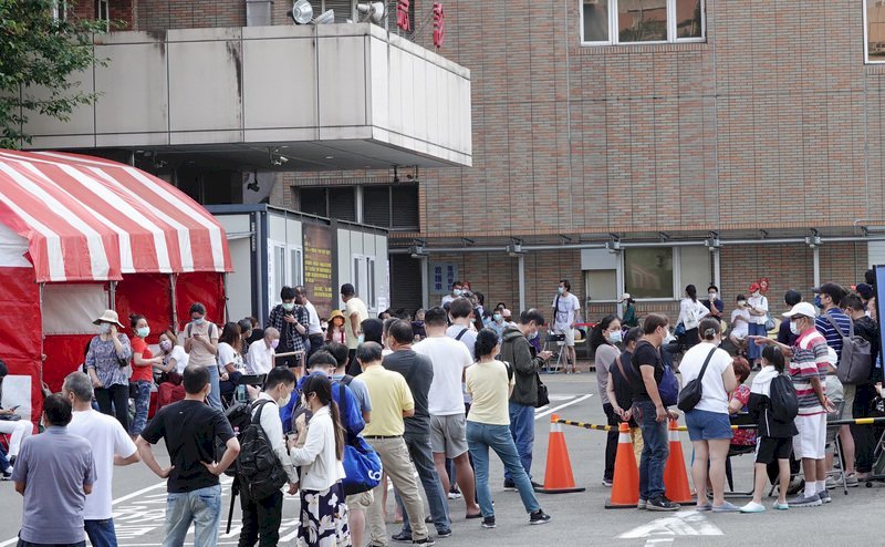 Taipei City sets up COVID-19 rapid testing sites in effort to contain spread