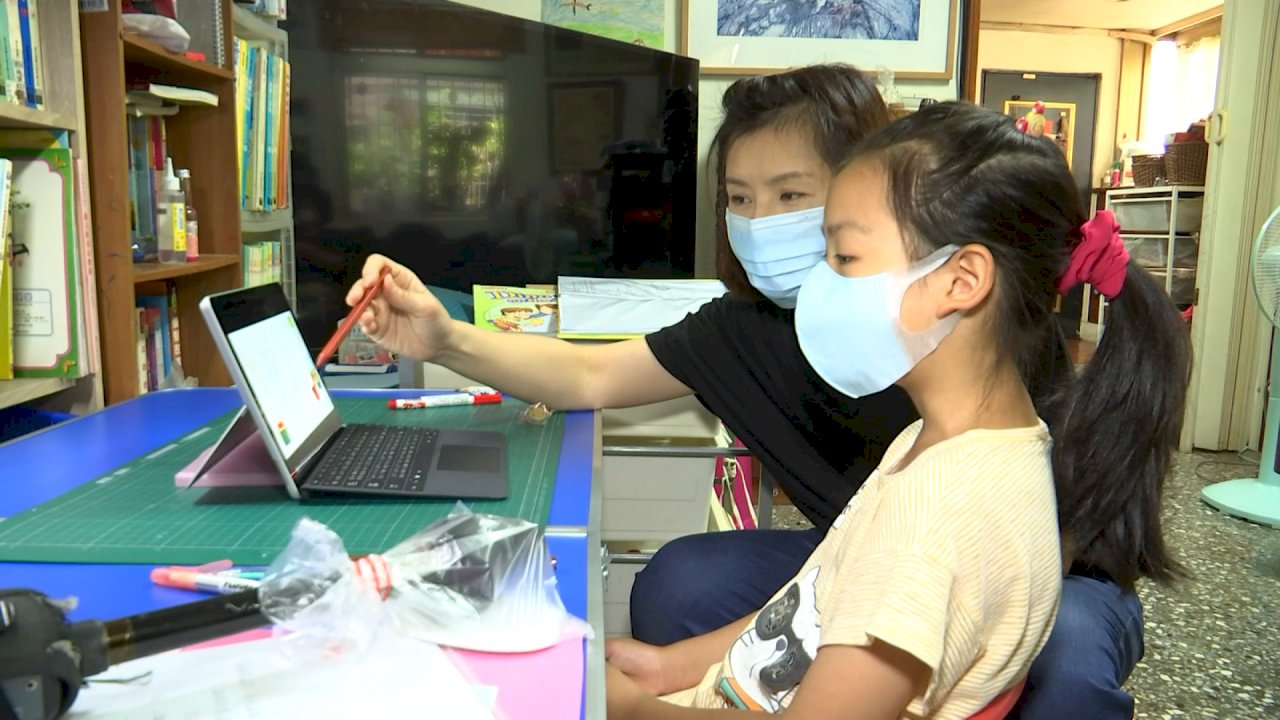 Increase in kids’ screen time amid school shutdown worries parents
