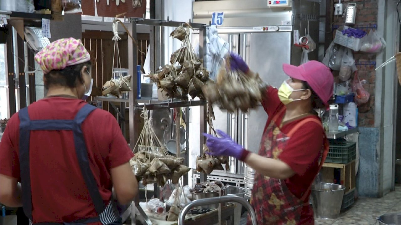 VIDEO: Sales of Dragon Boat Festival rice dumplings unaffected by pandemic