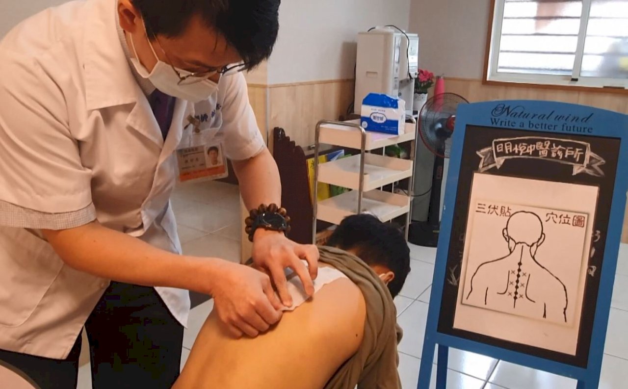 Public urged not to use herbal patches within 3 days of vaccine