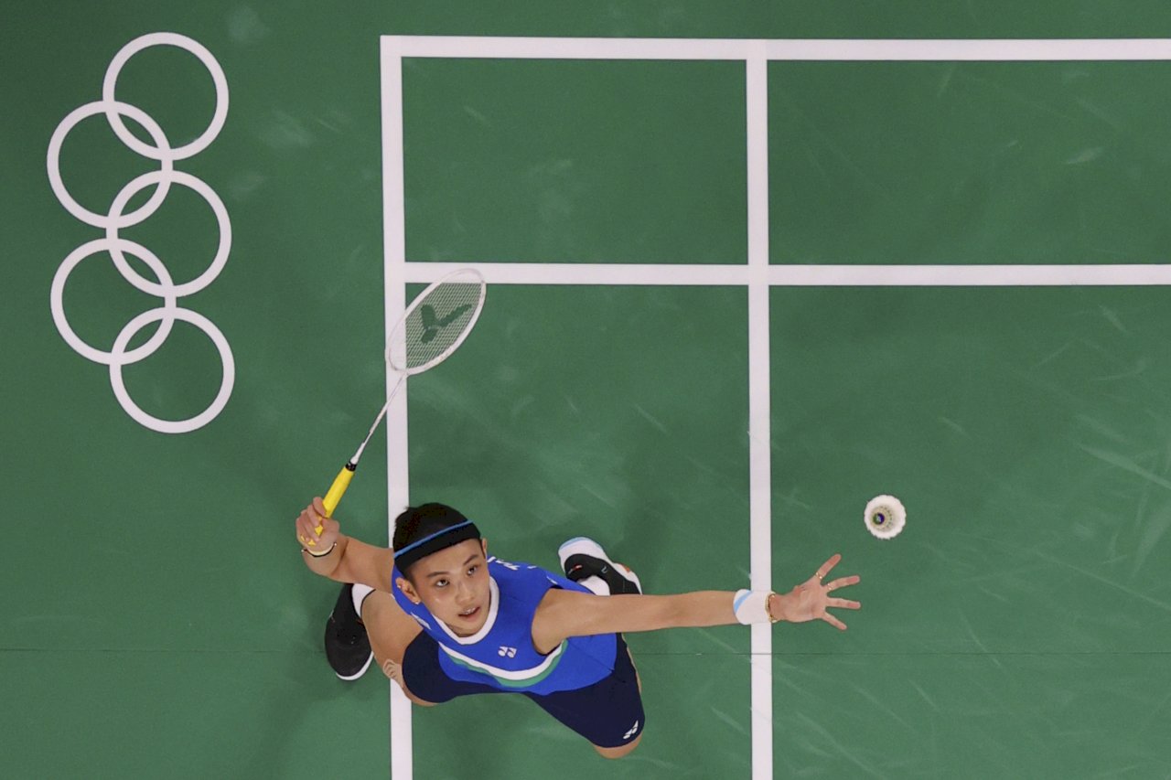 President Tsai praises Olympic silver medalist Tai Tzu-ying