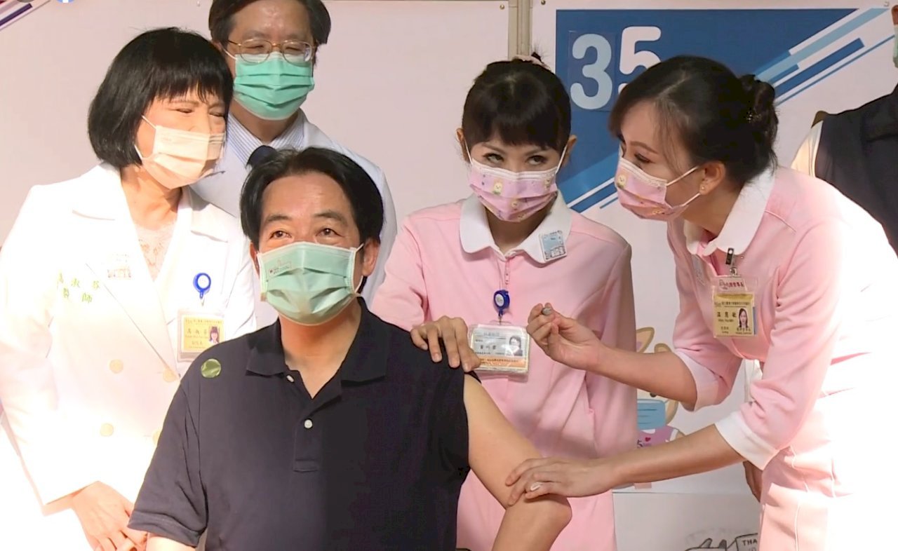 VIDEO: Vice President Lai receives Medigen vaccine