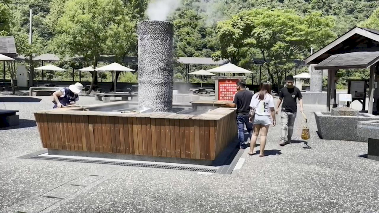 VIDEO: Famous geothermal park in Yilan opens up after hiatus of 4 months