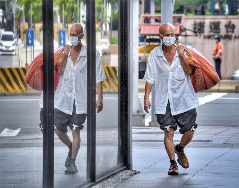 Taiwan extends Level 2 to October 18 with looser restrictions