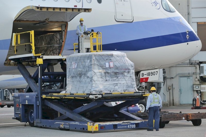 200,000 more BioNTech vaccines arrive in Taiwan