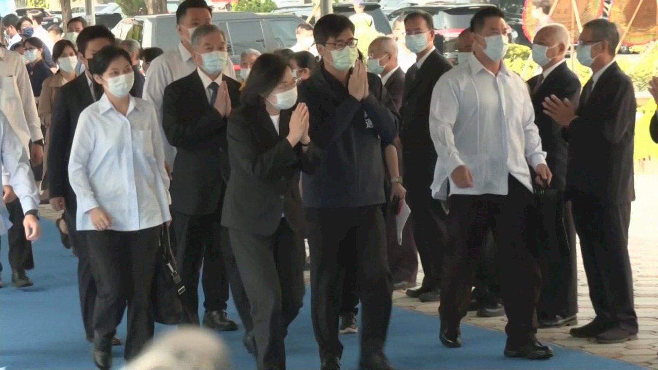 Video: Public memorial held for victims of Kaohsiung building fire
