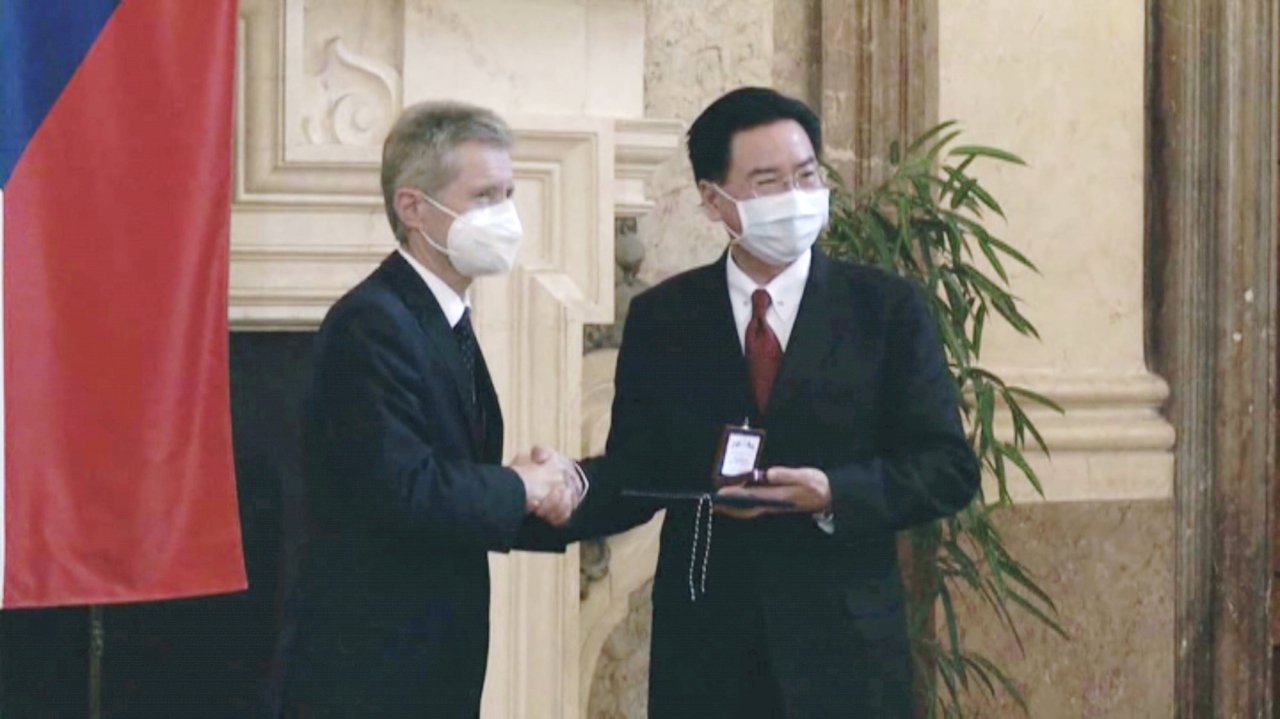 VIDEO: Foreign Minister Joseph Wu meets with European officials