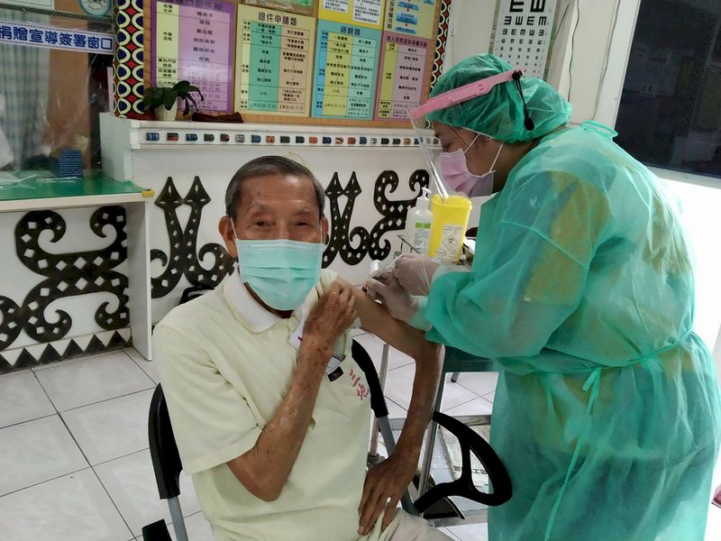 Taiwan health minister says third vaccine dose available in January