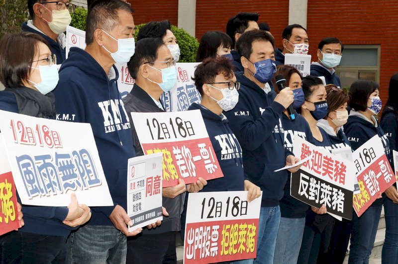 KMT makes final push to drive up voter turnout in referendum